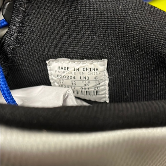 Nike Shox VC Silver and Black Sneakers - Picture 9 of 12